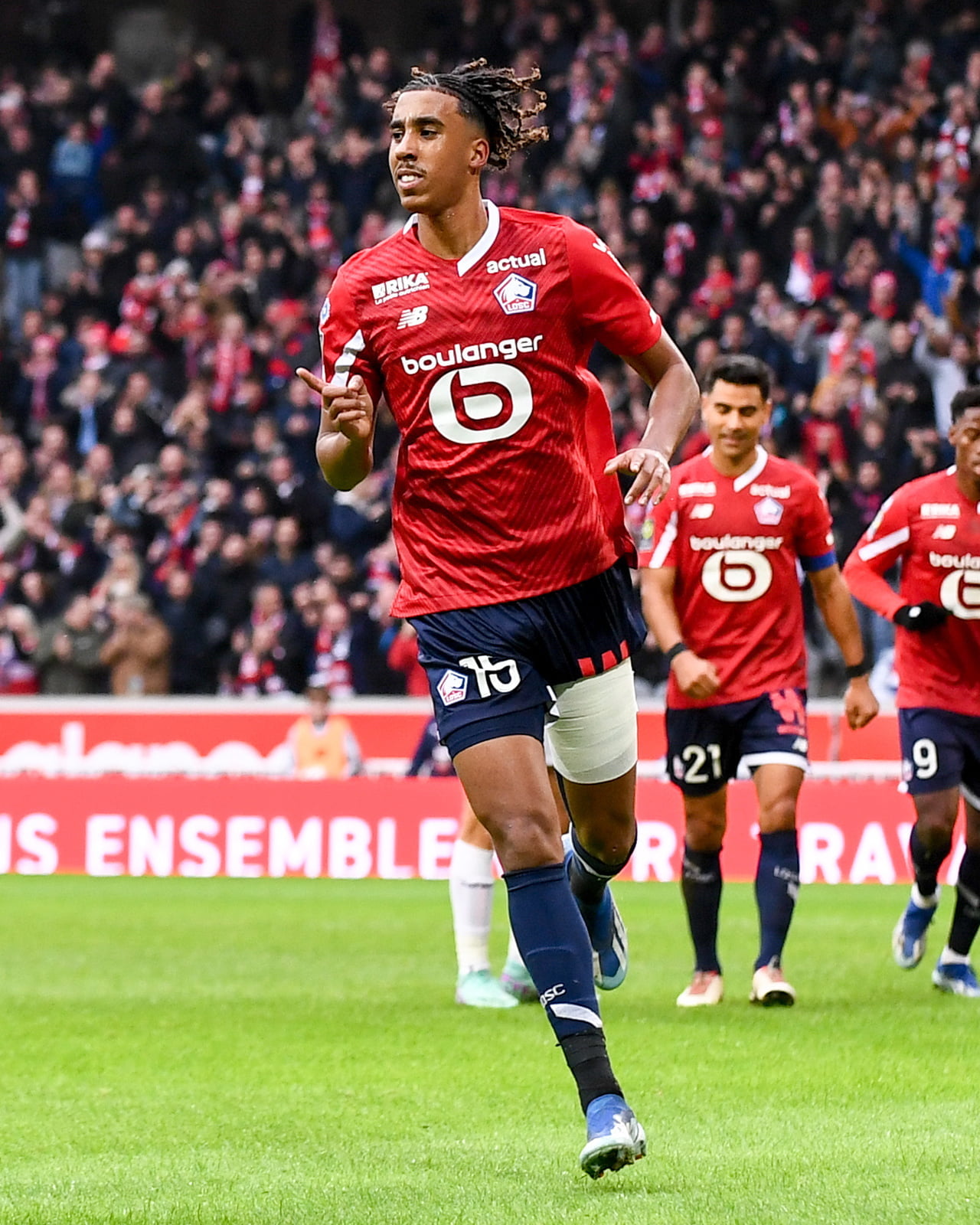 LOSC's Leny Yoro on the fast track