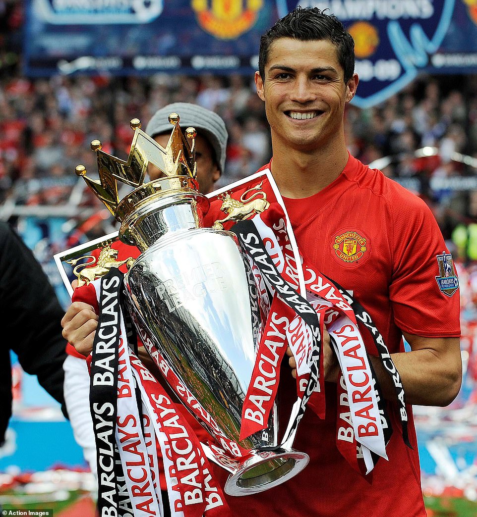 Ronaldo ghi thêm hai chức vô địch Premier League vào năm 2008 và 2009, ghi 49 bàn thắng trong hai mùa giải đó