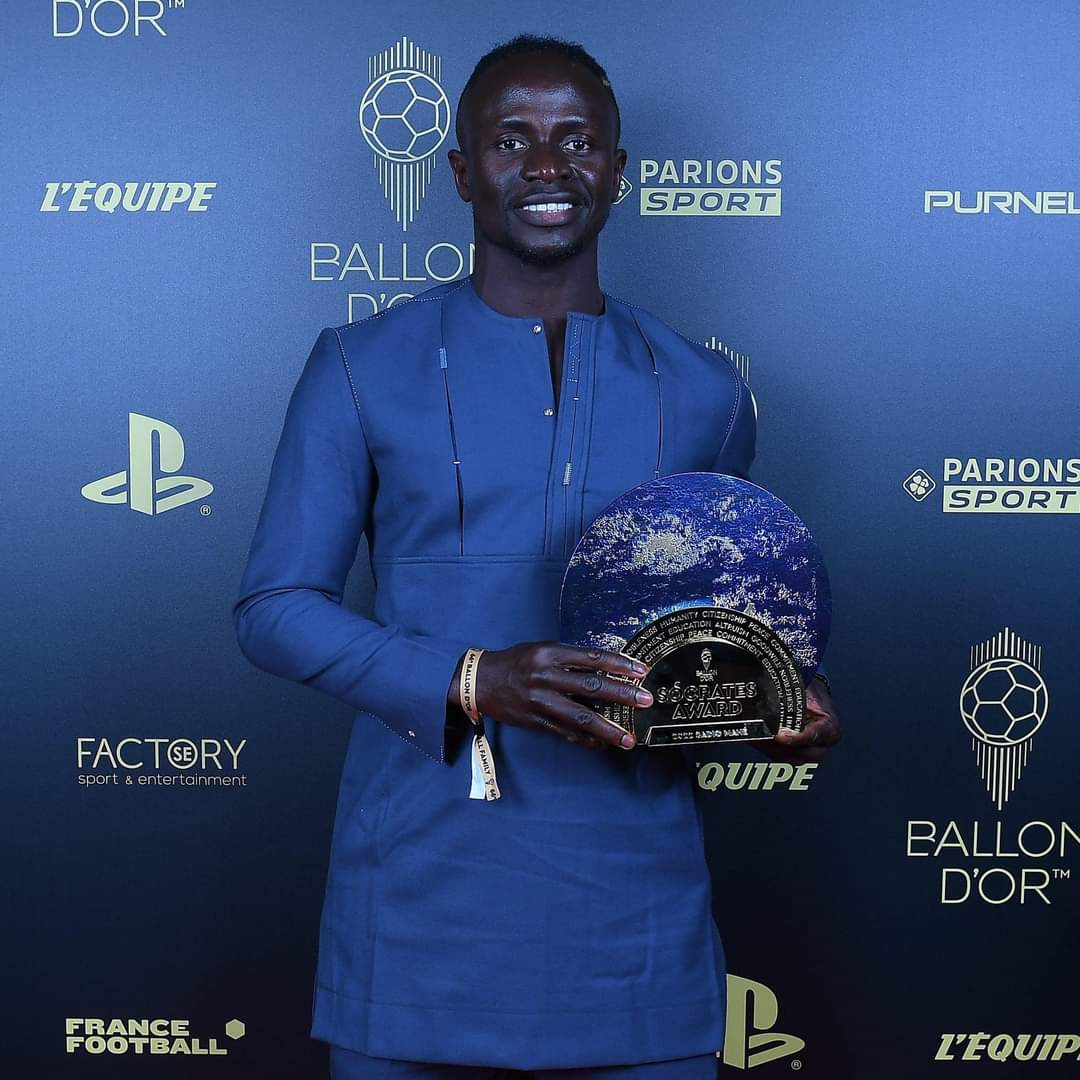 Katerega Uthman on X: "Sadio Mane wearing the African attire to Ballon d'or  is the best thing you'll seen in a long time. He makes makes Africa proud.   https://t.co/MNCjATlAiq" / X