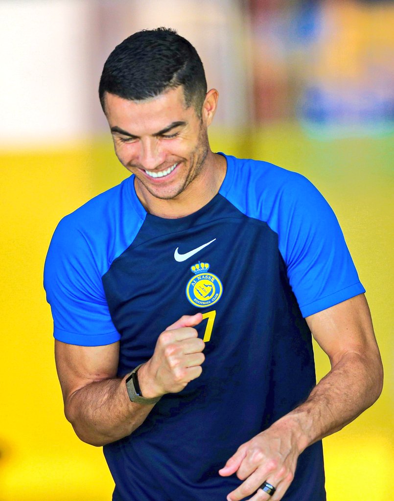 TCR. on X: " Cristiano Ronaldo looking happy in training today.   https://t.co/Dqb5I3cfFf" / X