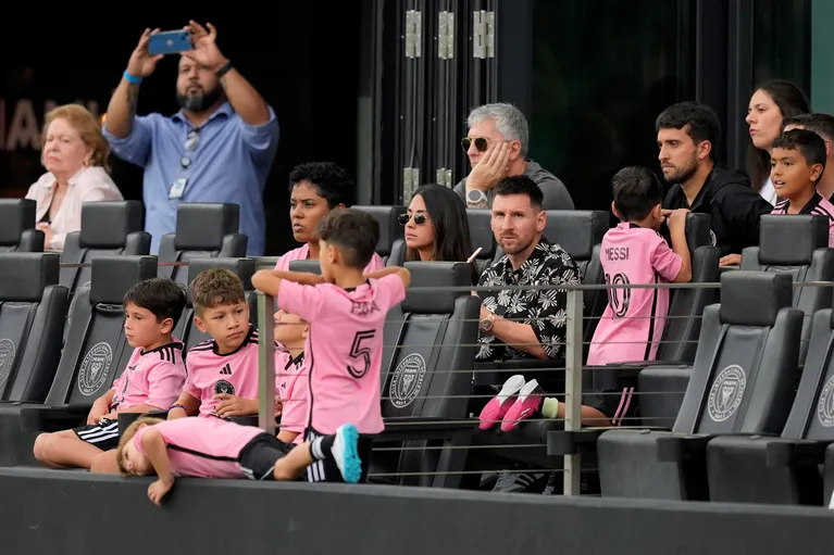 Lionel Messi with his family watching Inter Miami against CF Montreal.  (Photo: AP).