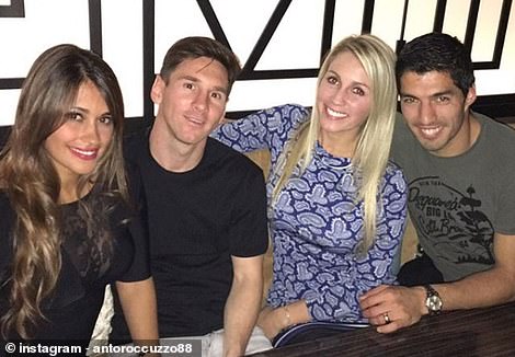 Los Messi también son muy cercanos a su actual compañero del Barcelona Luis Suárez