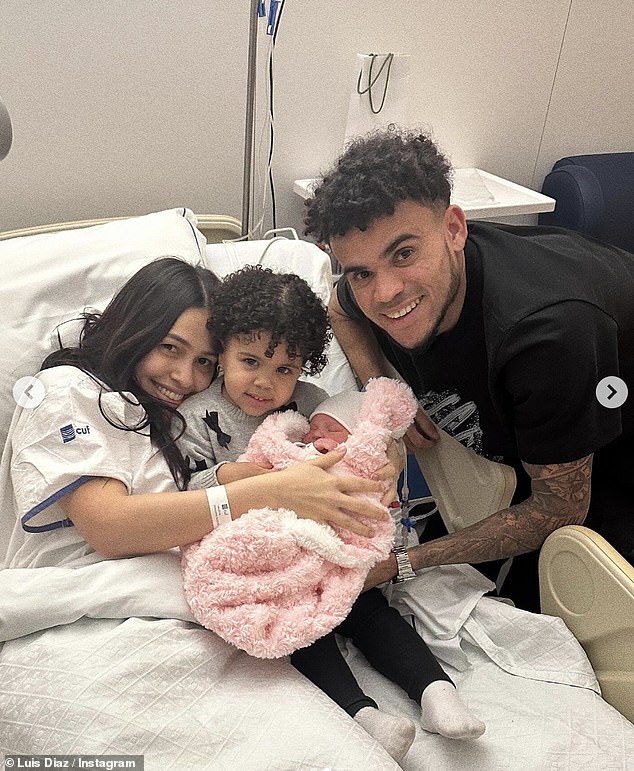 Luis Diaz's fiancée Geraldine Ponce has given birth to their second child!  Couple shares gorgeous snaps of newborn daughter Charlotte | Daily Mail  Online