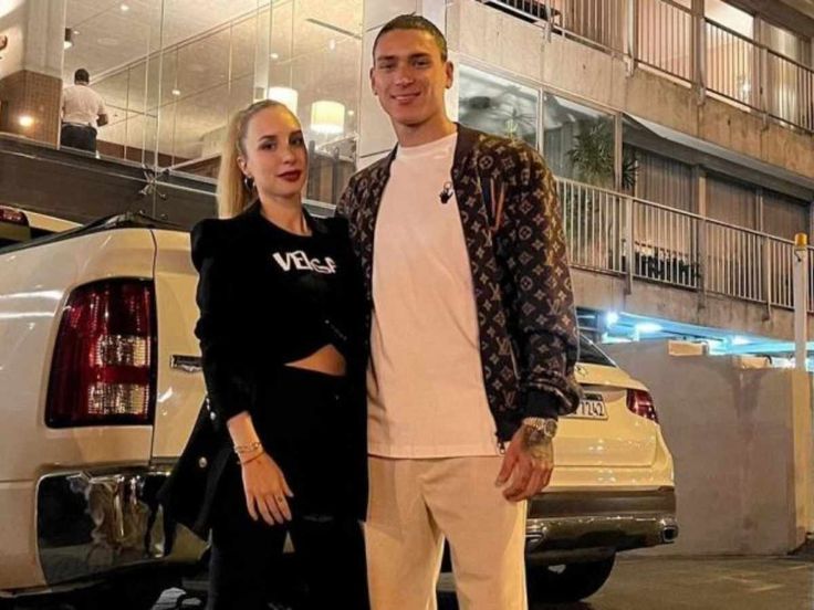 Two things I like to eat the most,” Darwin Nunez's girlfriend turns Liverpool fans wild after mischievous Instagram story | Liverpool fans, Girlfriends, Darwin