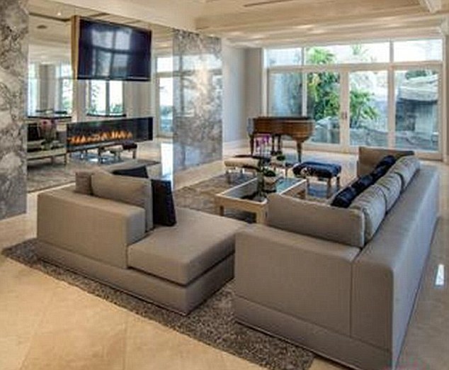 Steven Gerrard's £18m Beverly Hills home with 6 bedrooms, pool and cinema |  Daily Mail Online