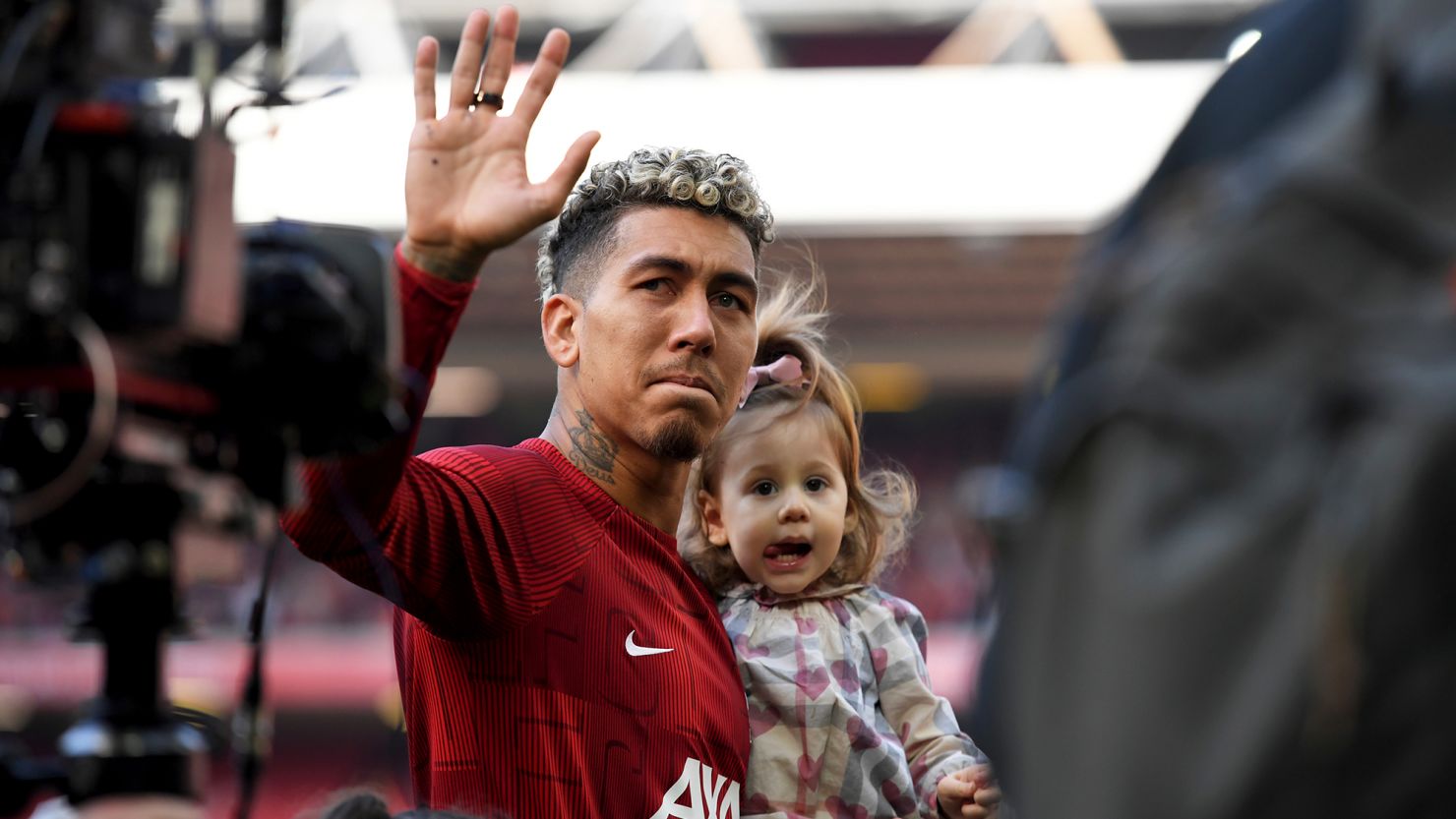 Roberto Firmino: Liverpool great in tears after final match at Anfield | CNN