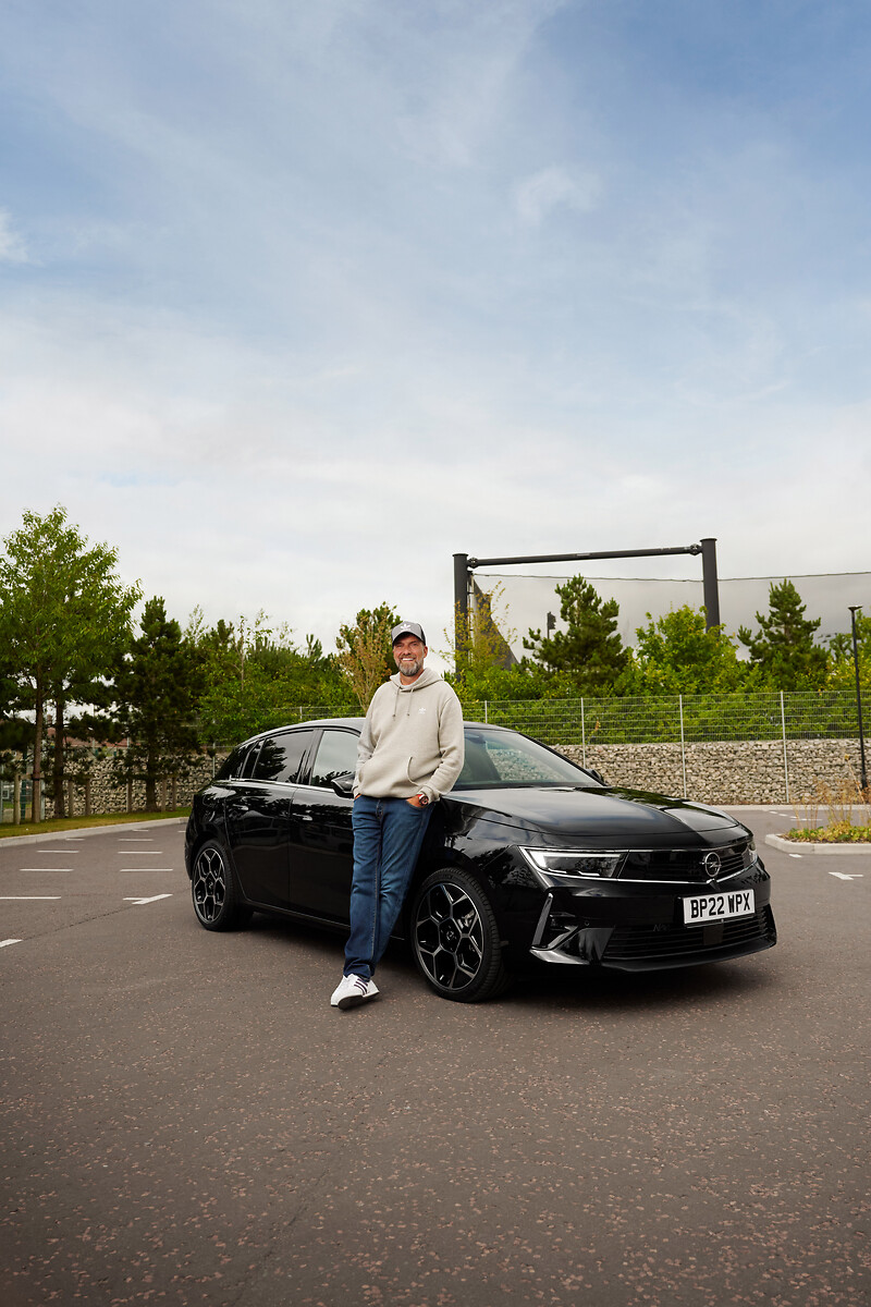 Jürgen Klopp Takes Delivery of New Opel Astra Plug-in Hybrid | Opel |  Stellantis