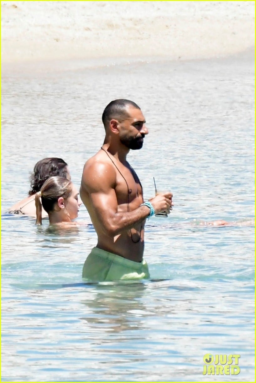 Soccer Star Mohamed Salah Bares Ripped Body at the Beach in Greece!: Photo  5054522 | Mohamed Salah, Shirtless Photos | Just Jared: Entertainment News
