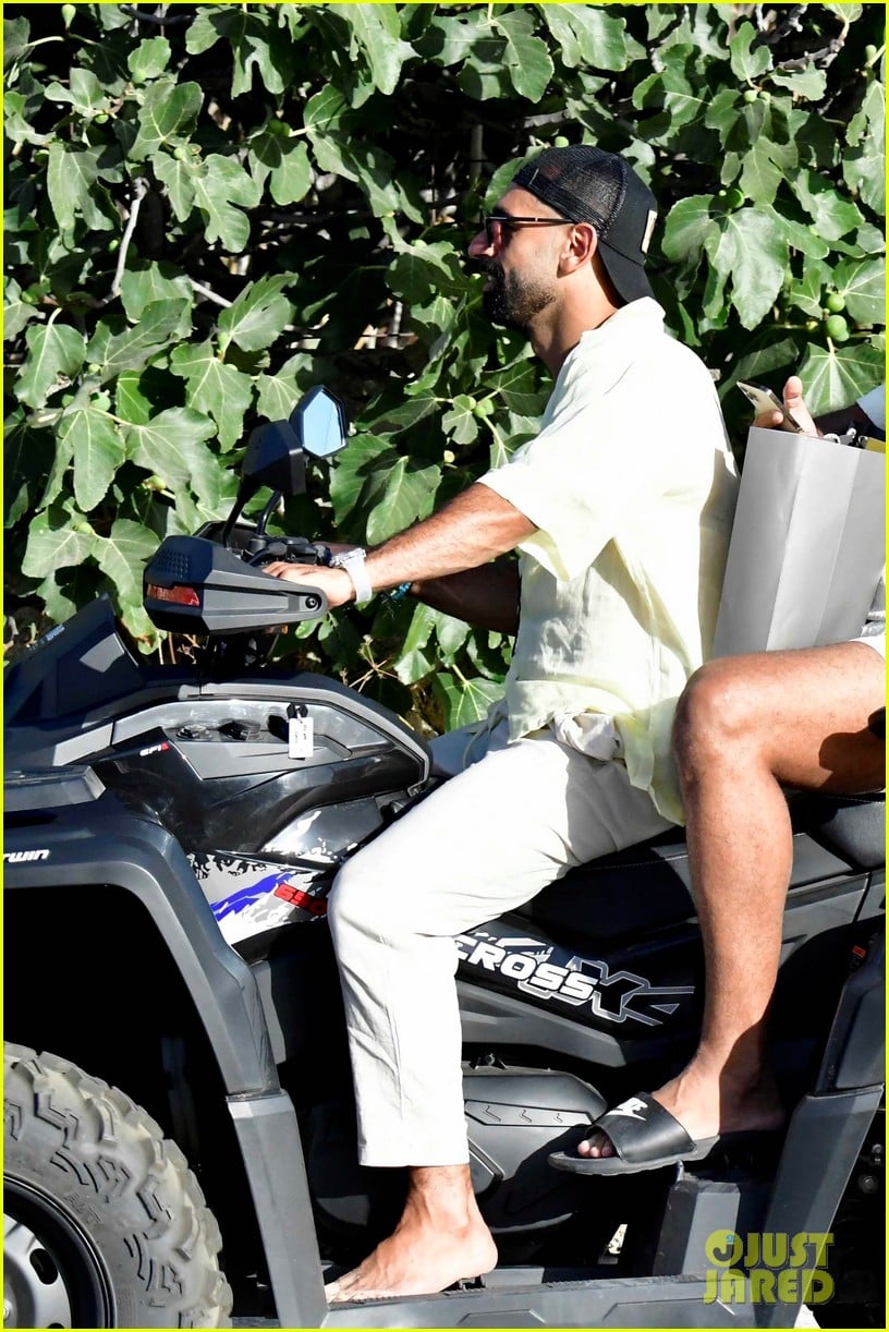 Soccer Star Mohamed Salah Bares Ripped Body at the Beach in Greece!: Photo  5054533 | Mohamed Salah, Shirtless Photos | Just Jared: Entertainment News
