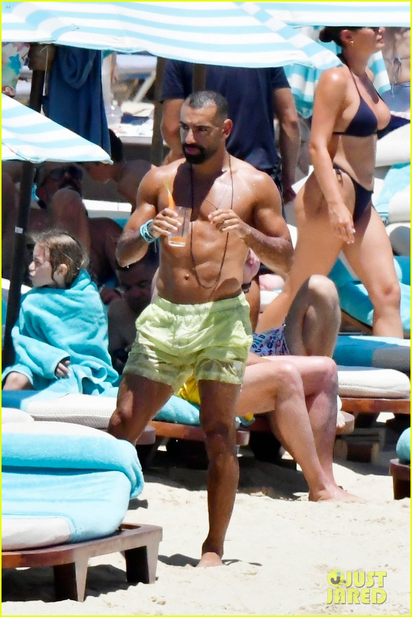Soccer Star Mohamed Salah Bares Ripped Body at the Beach in Greece!: Photo  5054504 | Mohamed Salah, Shirtless Photos | Just Jared: Entertainment News