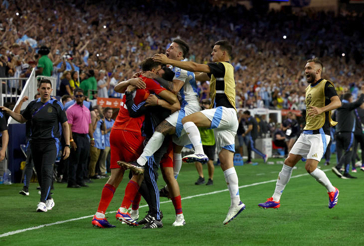 Messi đá hỏng phạt đền, Argentina vẫn vào bán kết sau loạt đá luân lưu ở Copa America 2024